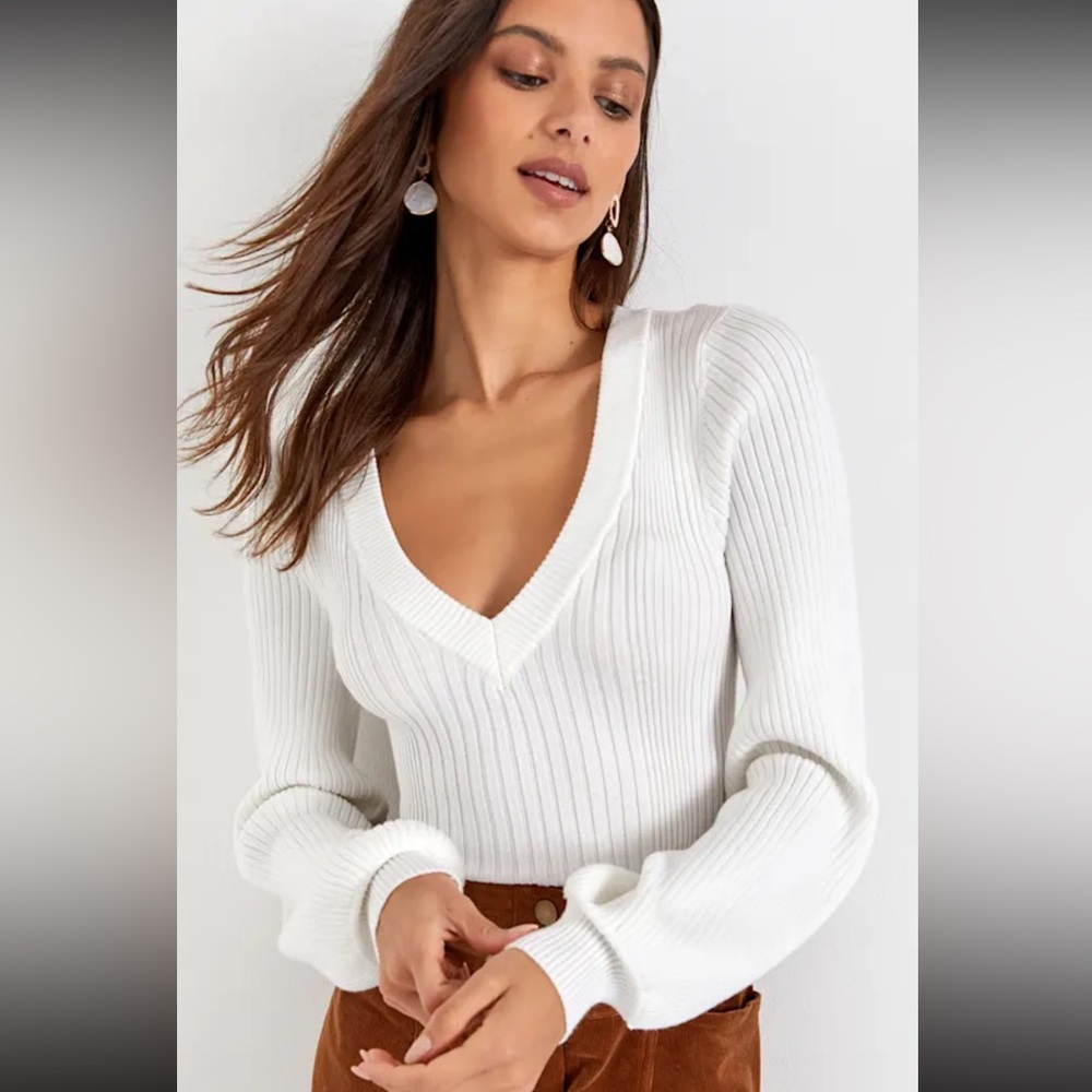 NWOT Lulus Subtle Sensation White Ribbed V-neck Sweater Top - Size M - Picture 8 of 8